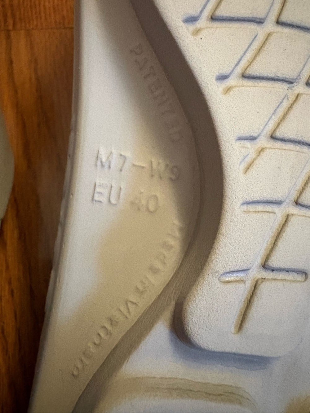 OOFOS Ooahh Light Gray Recovery Slide Sandals. Size Women’s 9, Men’s size 7 - Picture 7 of 8